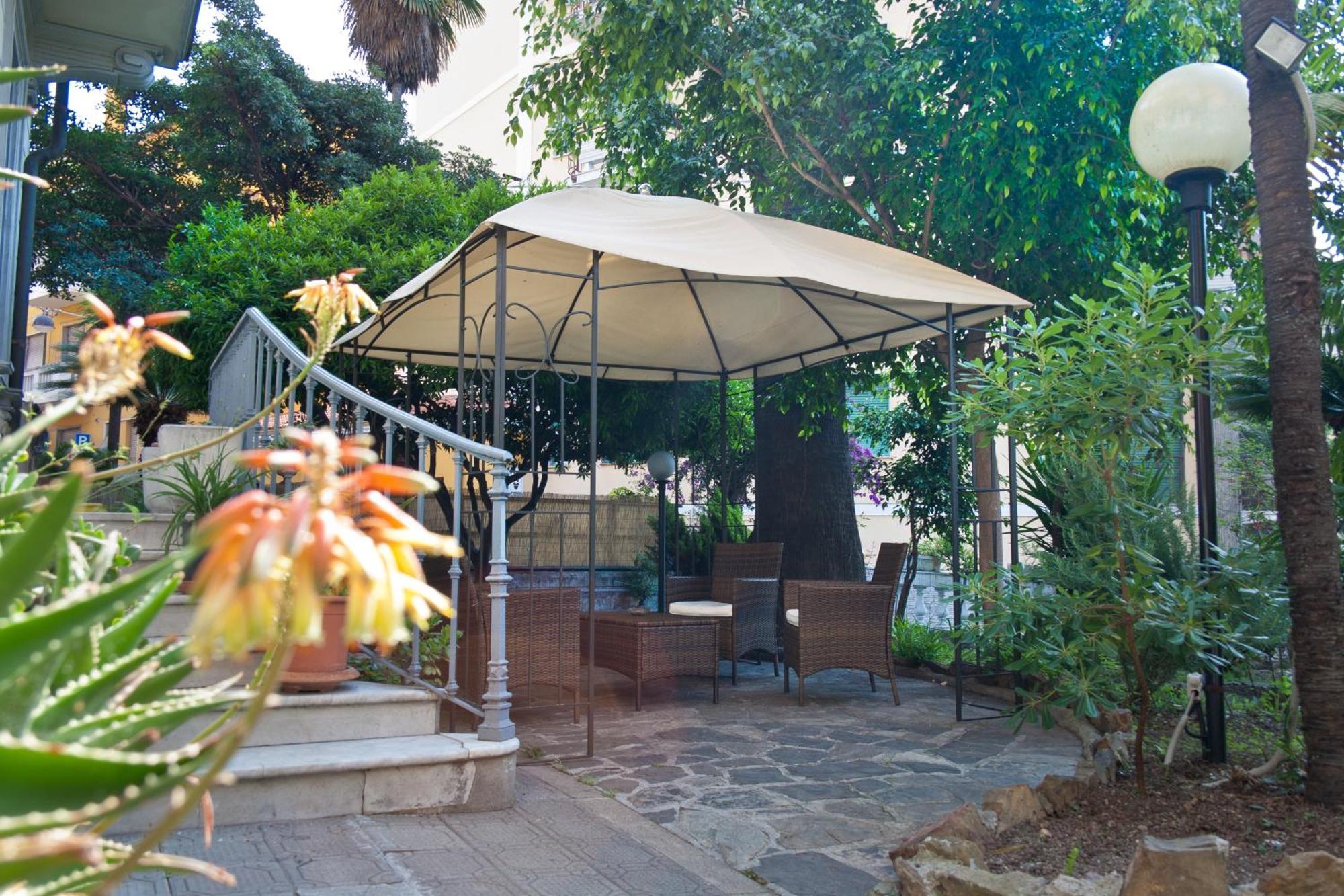 Hotel Liberty Sanremo Bagian luar foto