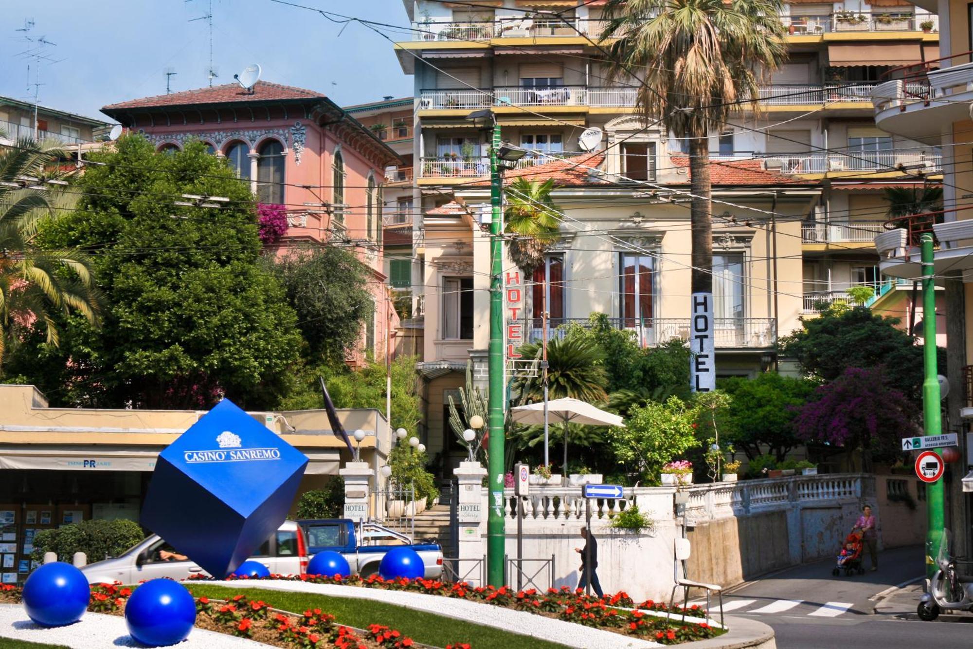 Hotel Liberty Sanremo Bagian luar foto
