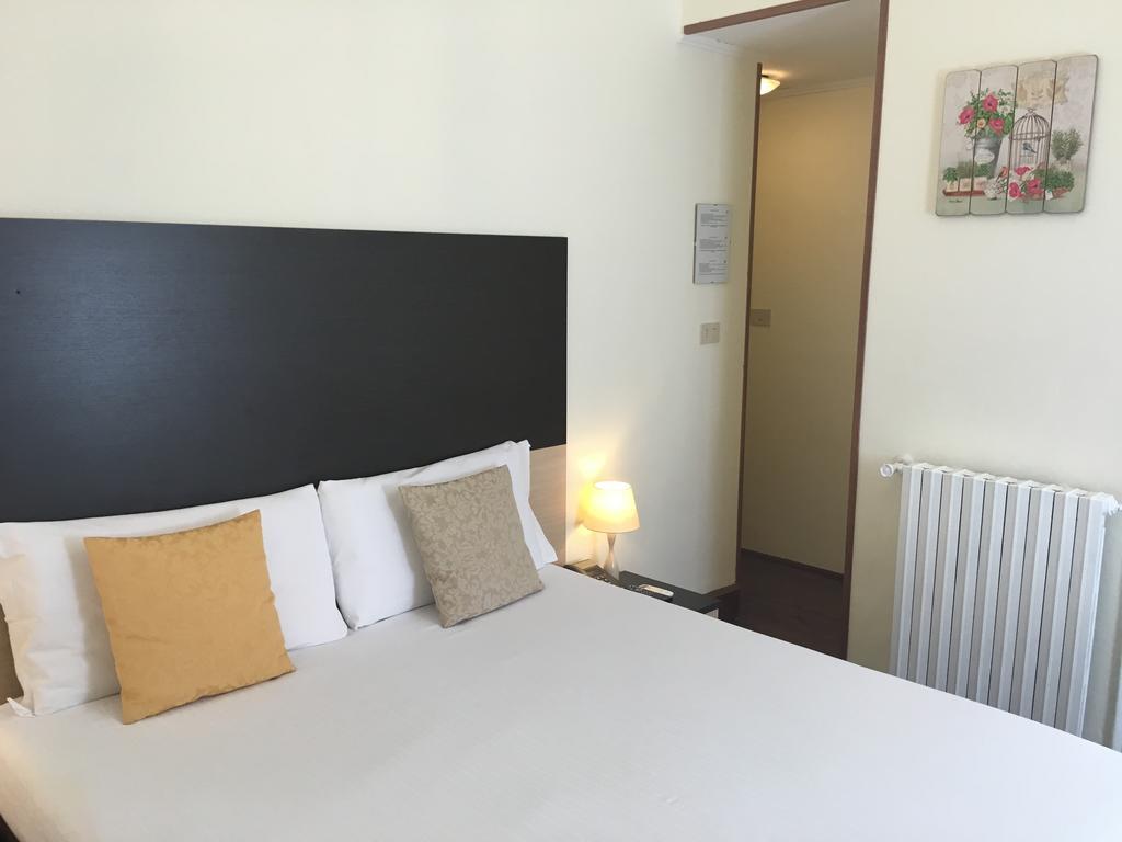Hotel Liberty Sanremo Bagian luar foto
