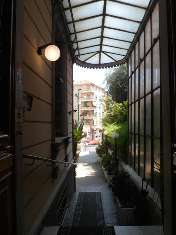 Hotel Liberty Sanremo Bagian luar foto