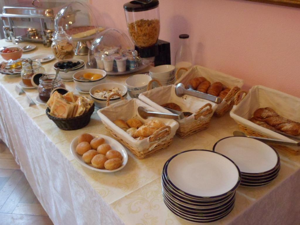 Hotel Liberty Sanremo Bagian luar foto