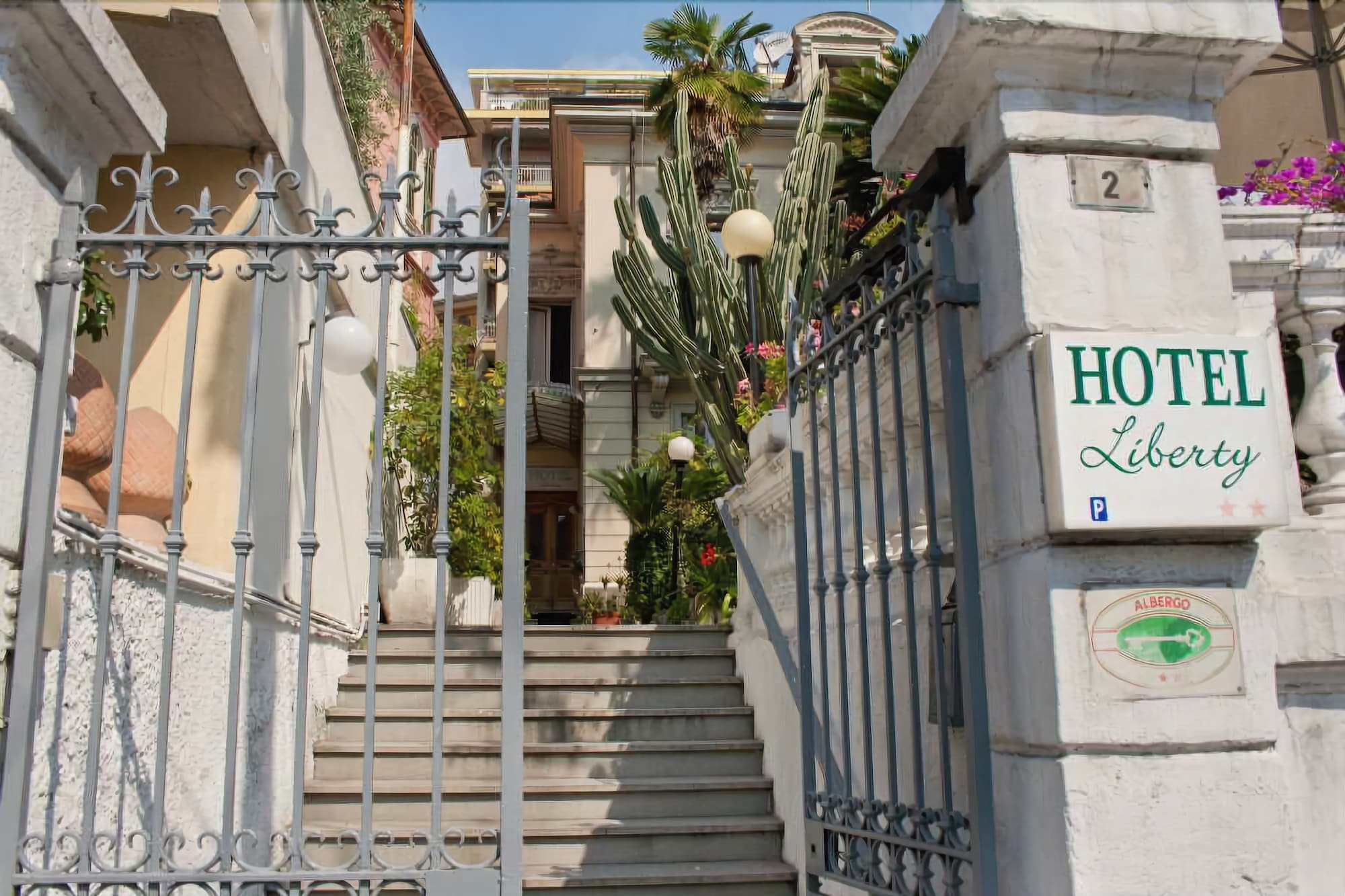 Hotel Liberty Sanremo Bagian luar foto